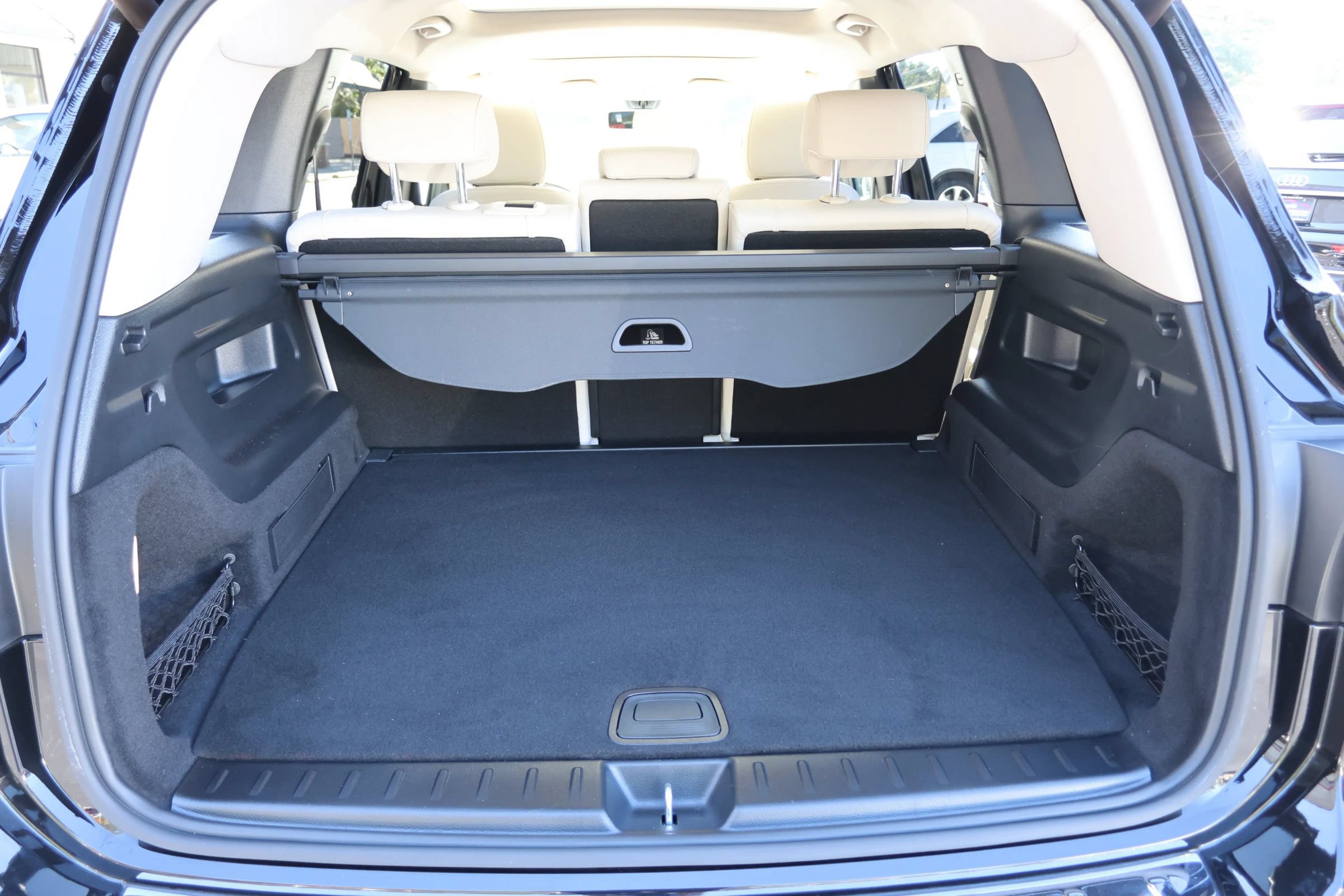 Used 2023 Mercedes-Benz GLB 250 4MATIC w/ Premium Package image 12