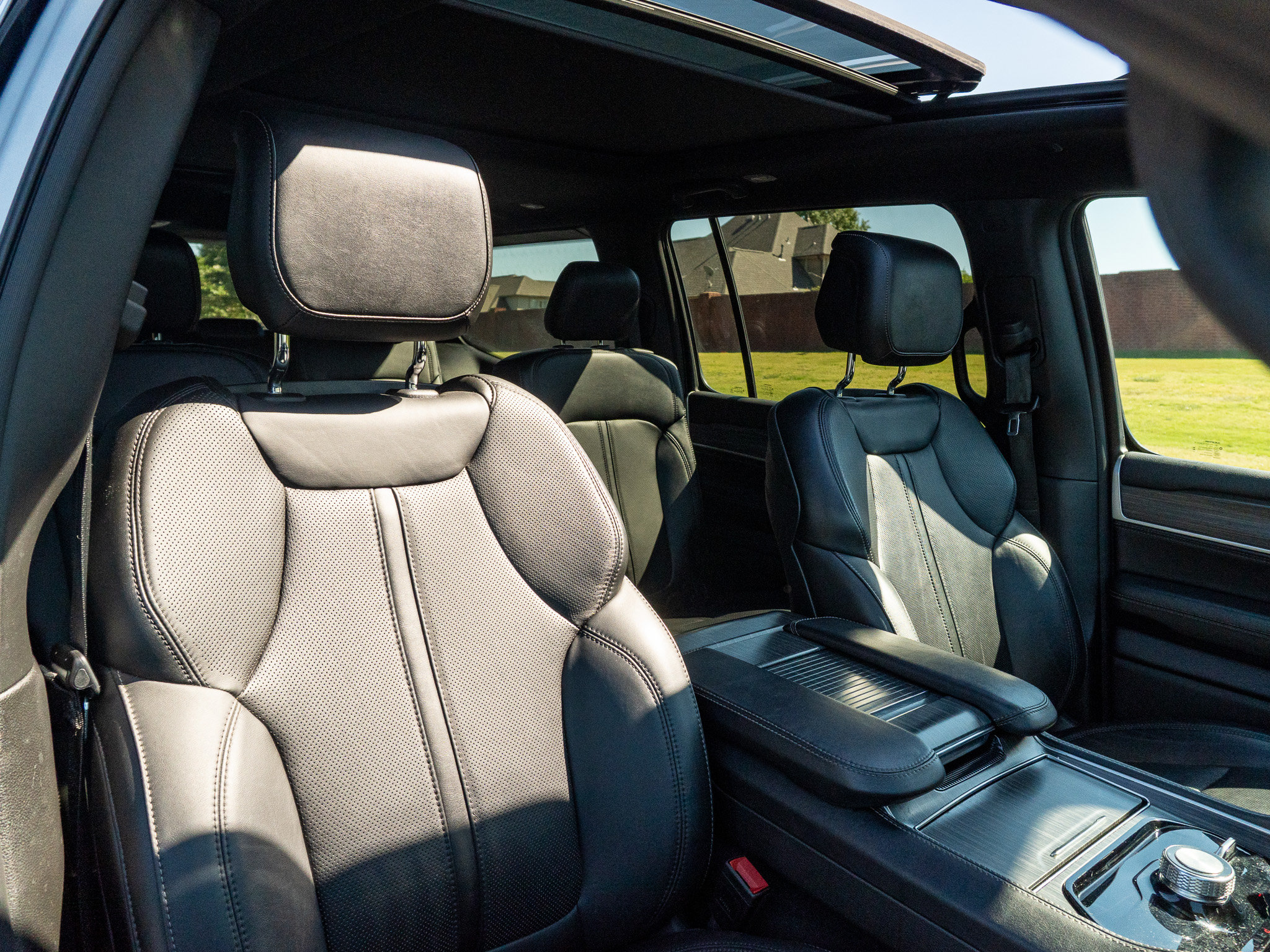 Used 2023 Jeep Wagoneer Series II w/ Premium Group I AWD/4WD image 20
