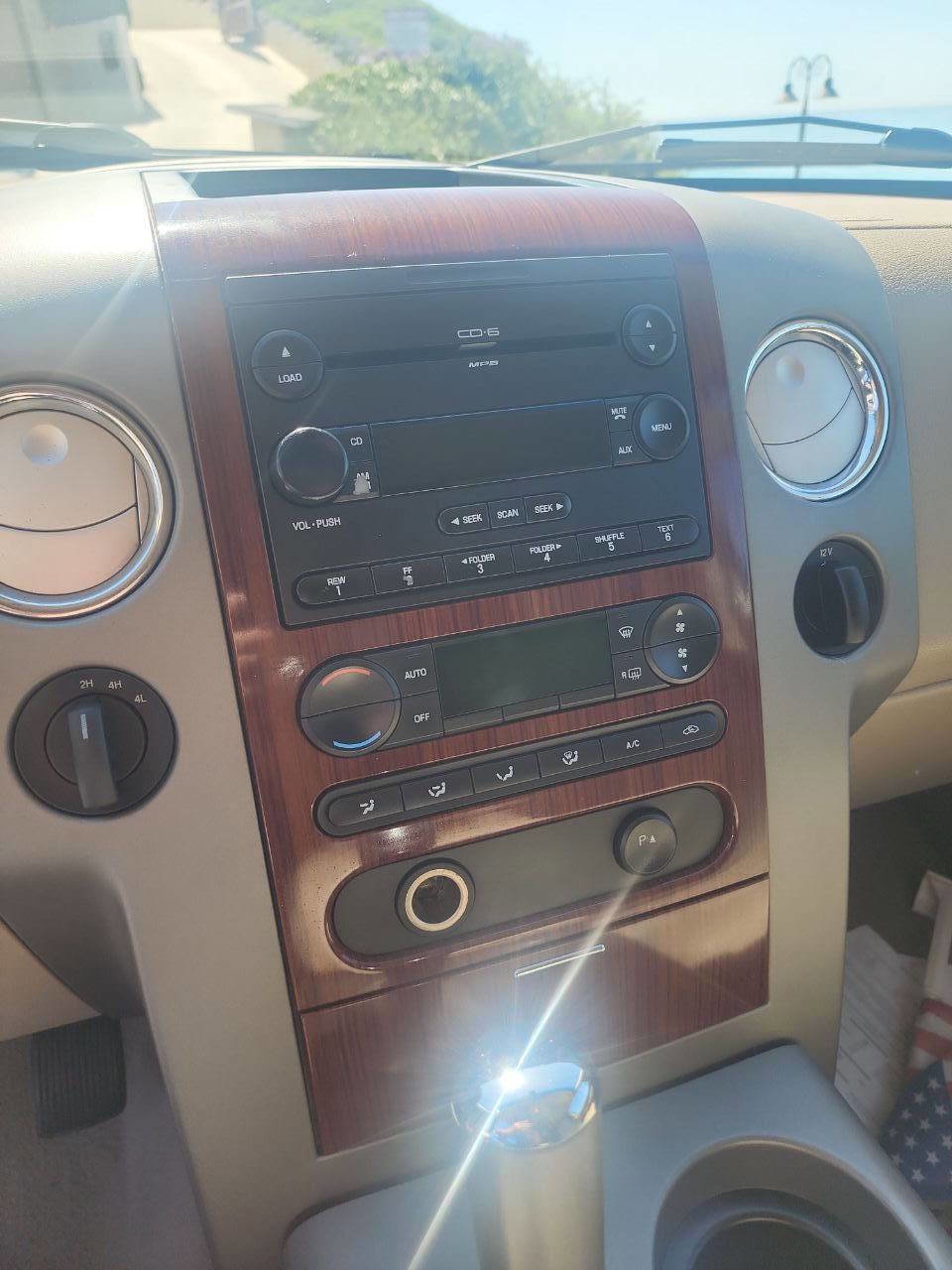 Used 2006 Ford F150 Lariat image 8