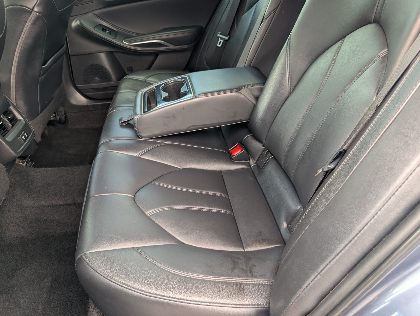 Used 2020 Toyota Avalon XLE w/ Moonroof Package FWD image 16