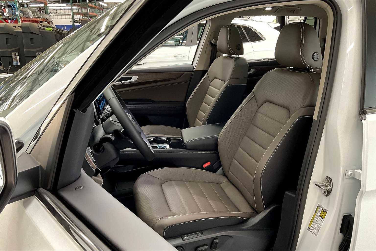 New 2025 Volkswagen Atlas SEL image 11