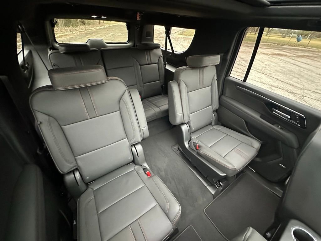 New 2026 Chevrolet Suburban RST w/ RST Capability Package AWD/4WD image 22