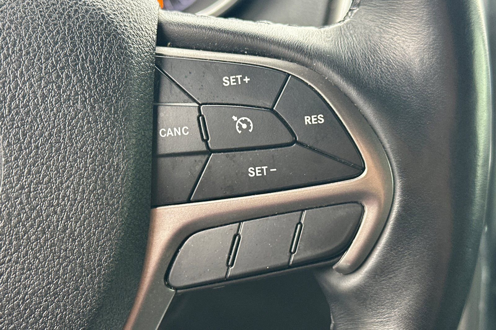 Used 2018 Jeep Grand Cherokee Limited image 39