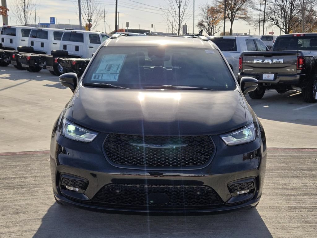 New 2026 Chrysler Pacifica Limited w/ S Appearance Package FWD image 7