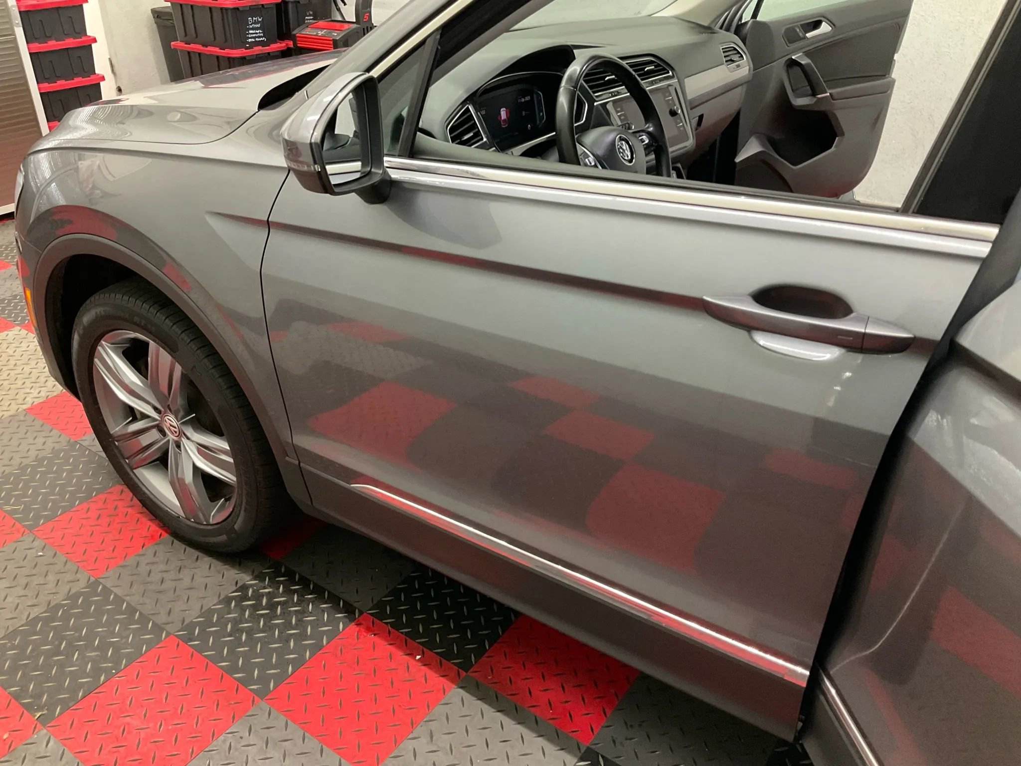 Used 2020 Volkswagen Tiguan SEL image 14