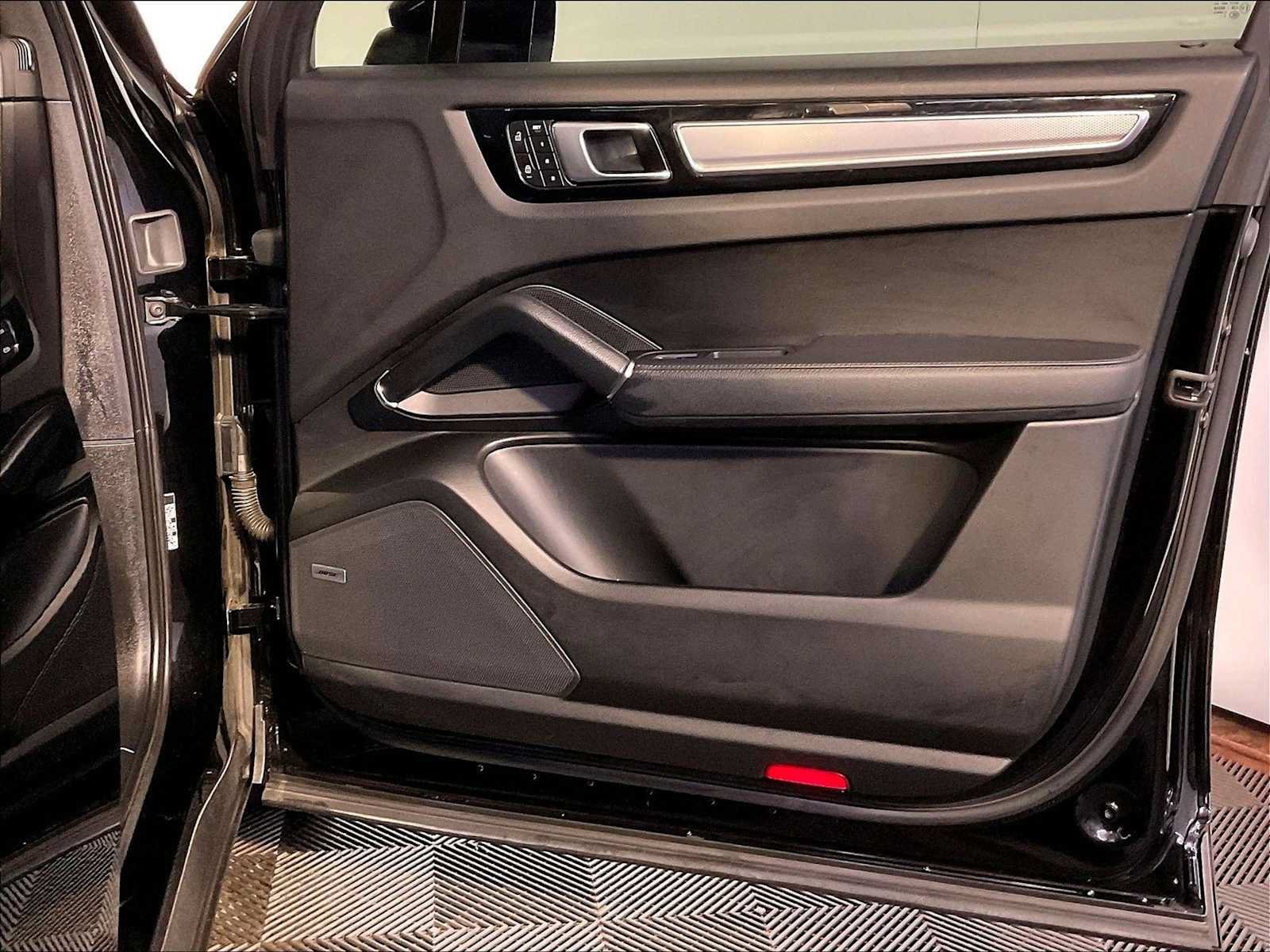 Certified 2023 Porsche Cayenne Platinum Edition AWD/4WD image 26