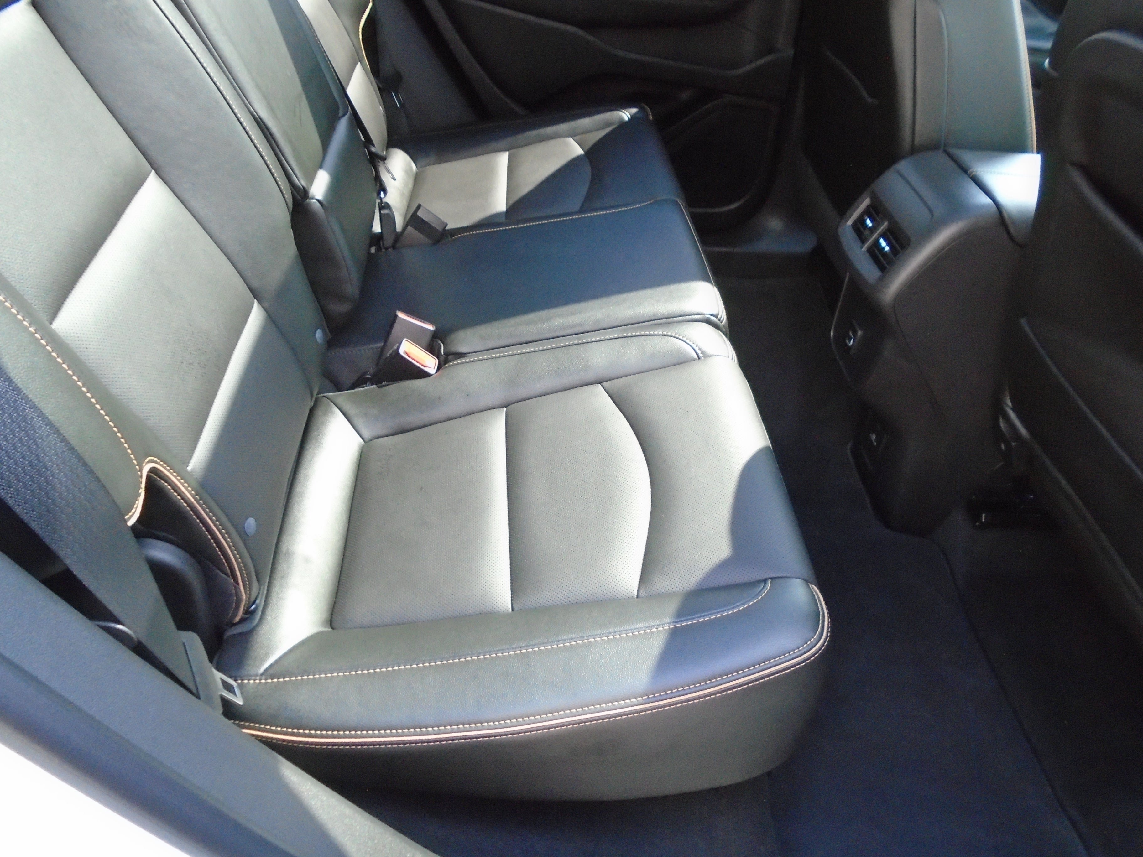 Certified 2024 GMC Terrain AT4 w/ Infotainment Package II AWD/4WD image 38