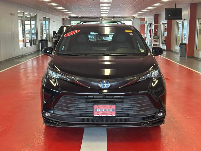 Certified 2024 Toyota Sienna XLE Woodland Edition AWD/4WD image 8
