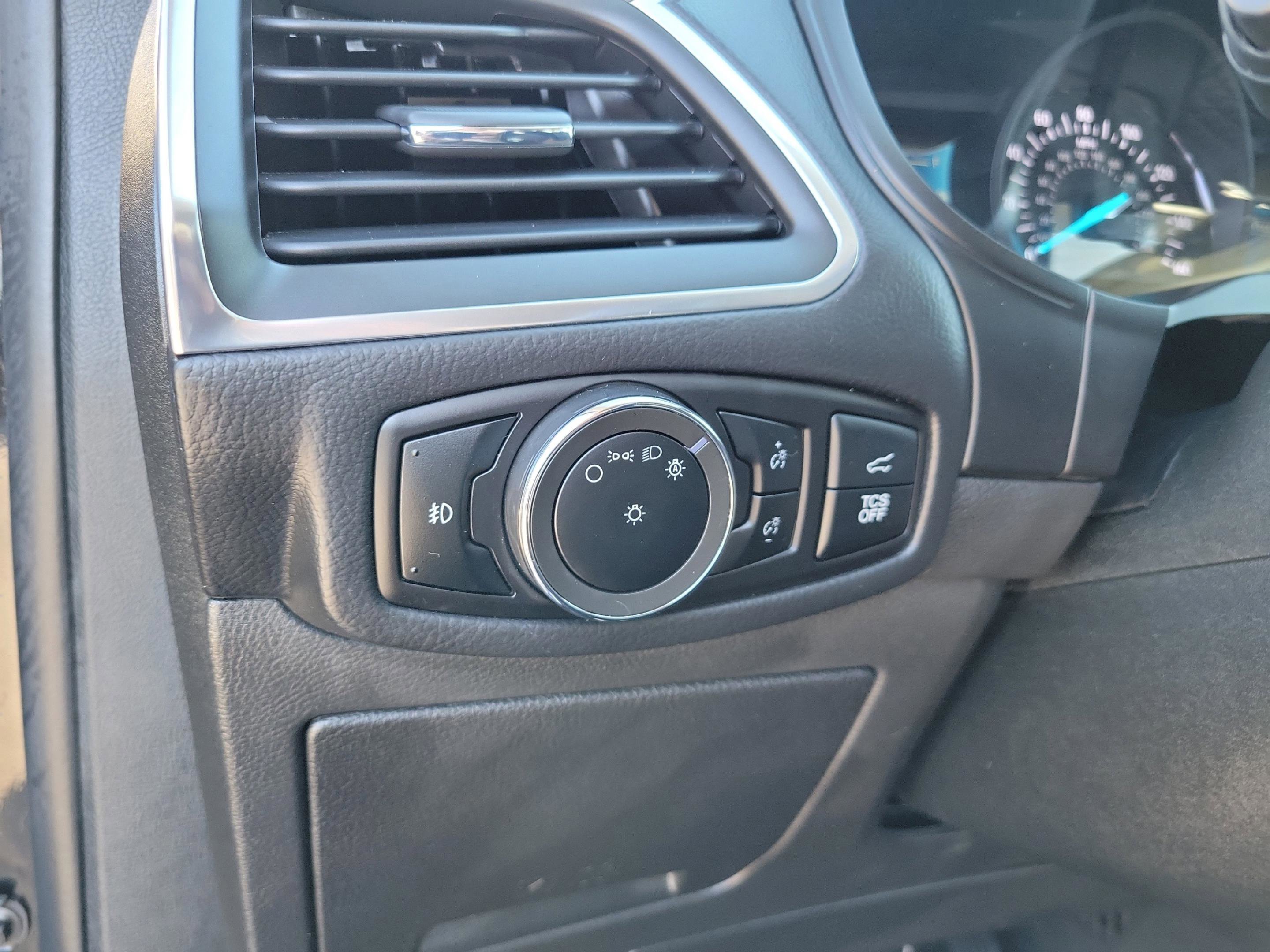 Used 2024 Ford Edge Titanium image 39