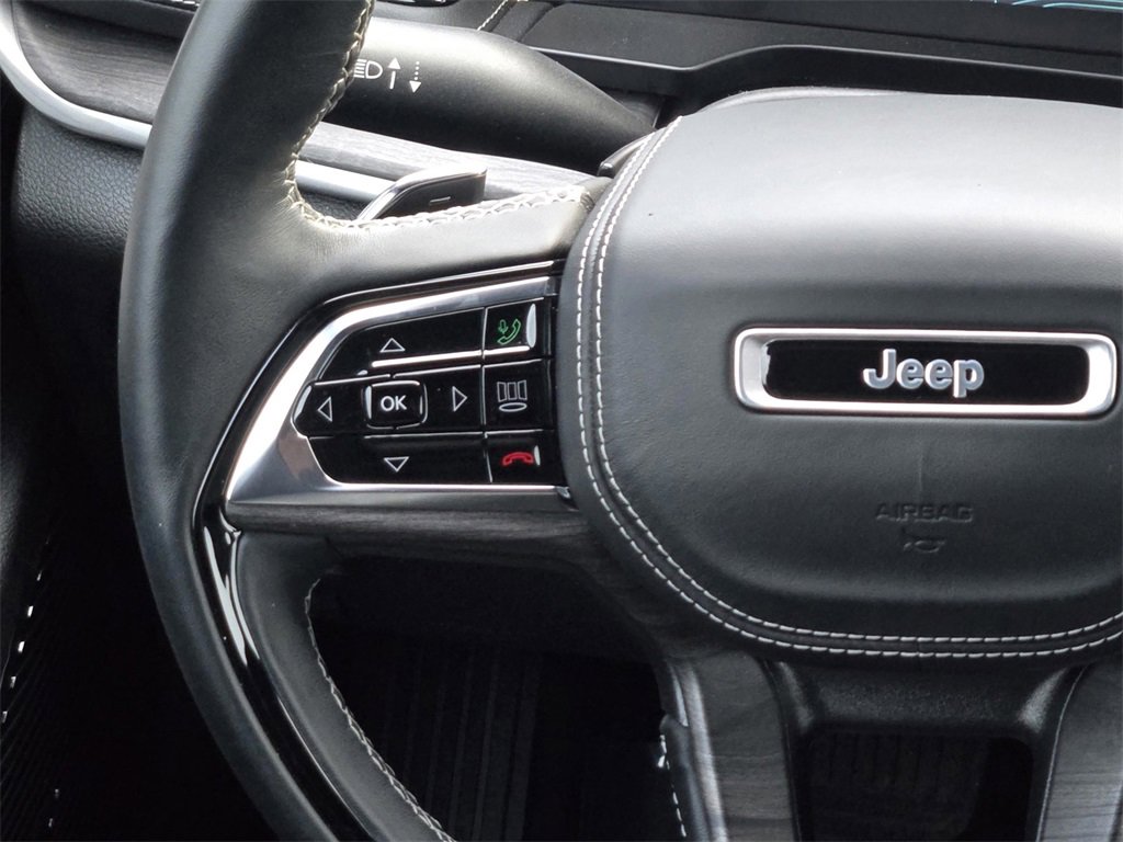 Used 2022 Jeep Grand Cherokee Overland w/ Advanced Protech Group III image 15