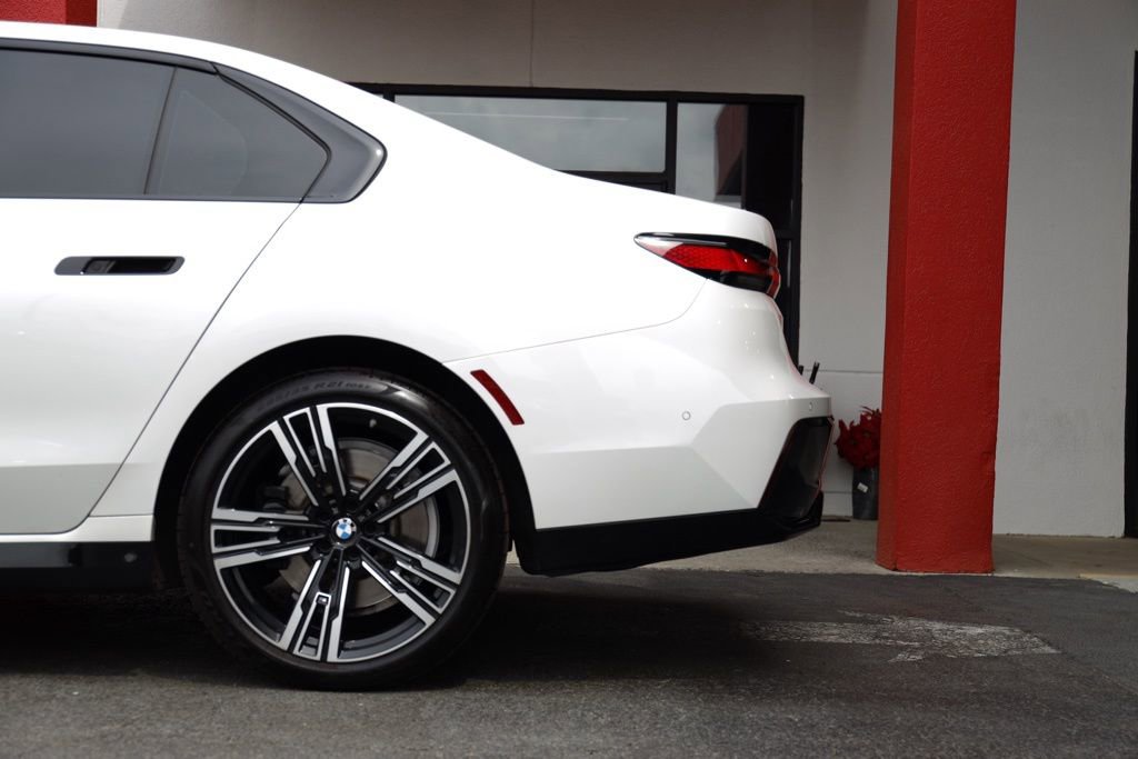Used 2023 BMW 740i RWD image 7