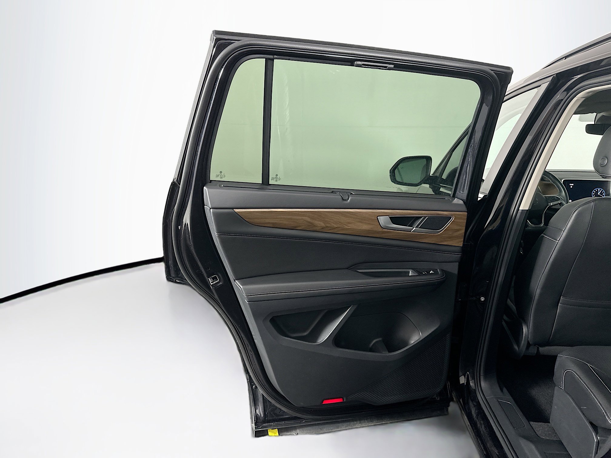 Used 2025 Volkswagen Atlas SE image 26