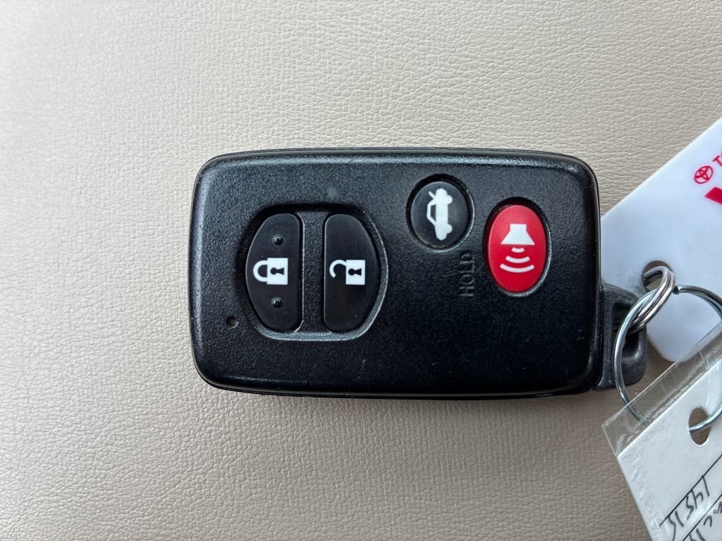 Used 2011 Toyota Avalon Limited image 33