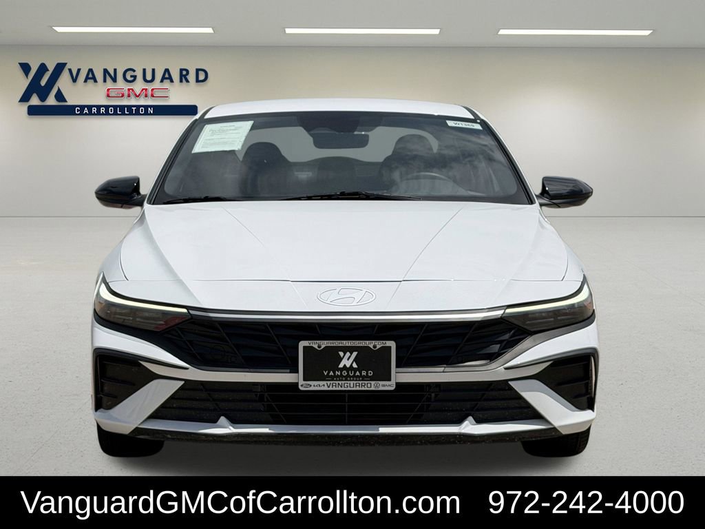 Used 2025 Hyundai Elantra SEL FWD video 3