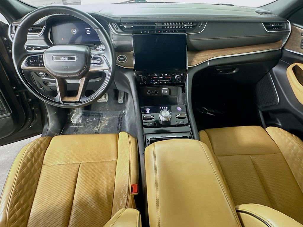 Used 2022 Jeep Grand Cherokee Summit w/ Luxury Tech Group V image 16