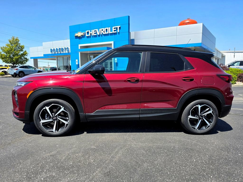 Used 2023 Chevrolet TrailBlazer RS w/ Sun and Liftgate Package AWD/4WD image 3