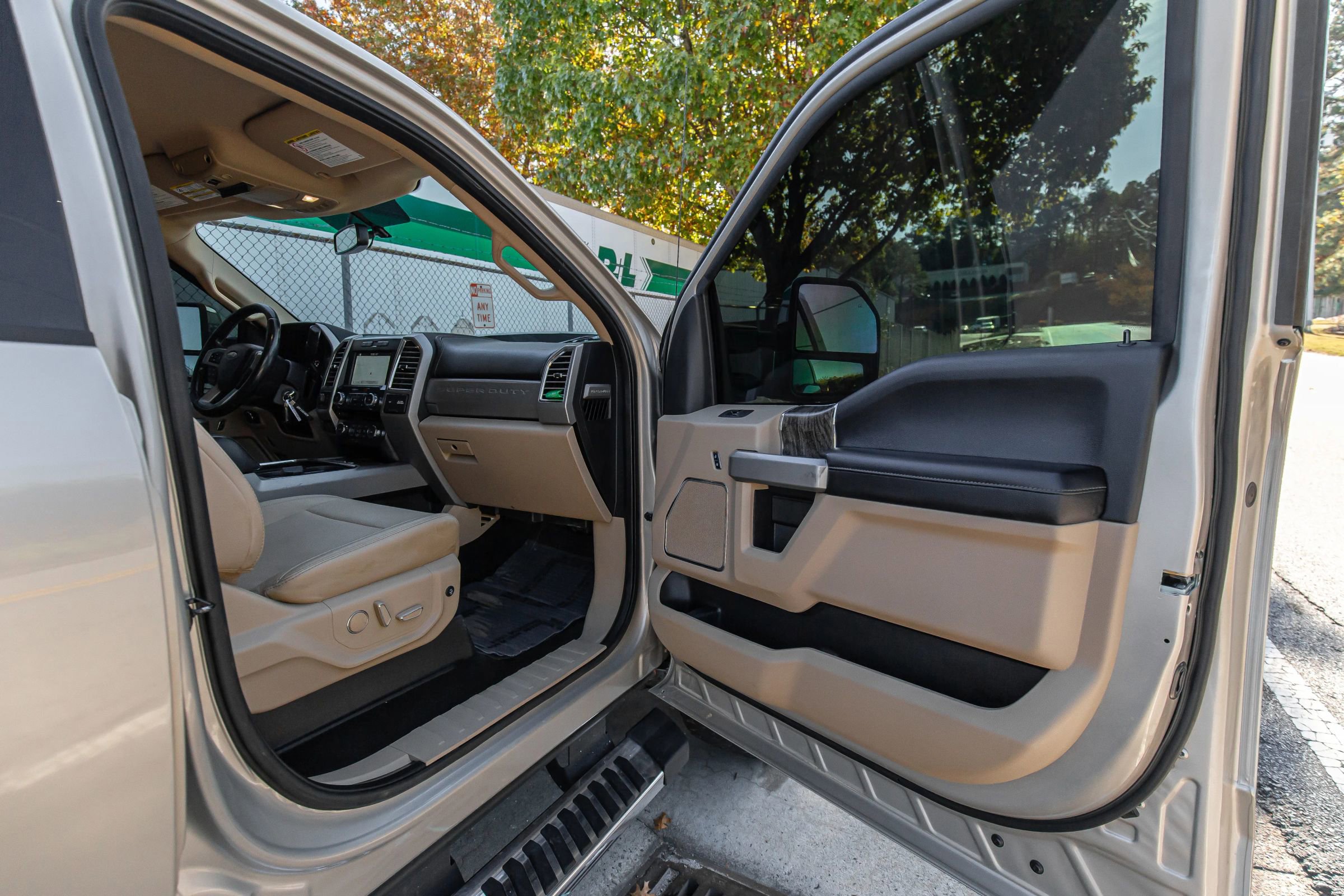 Used 2017 Ford F250 Lariat w/ Chrome Package image 27