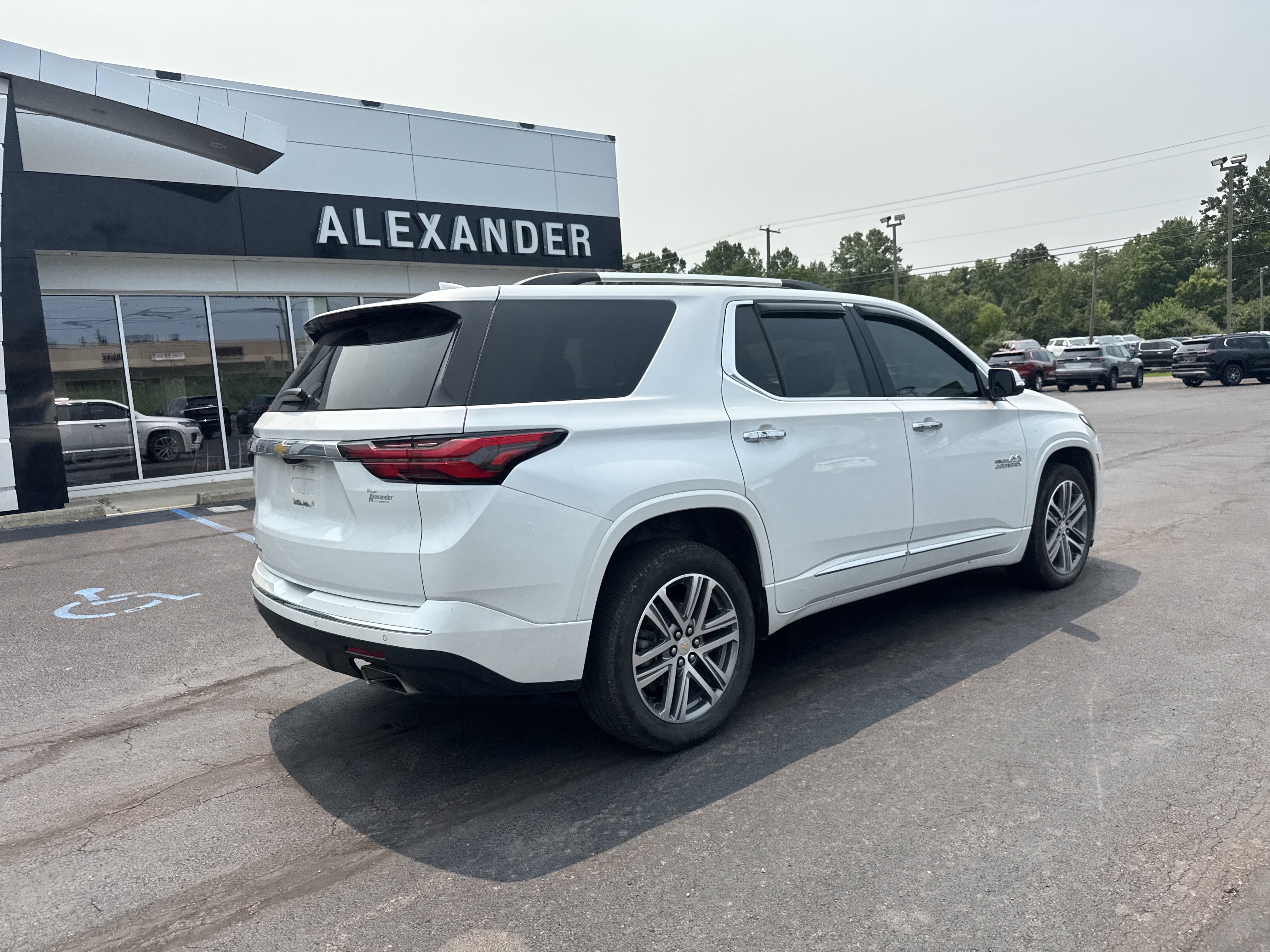 Used 2022 Chevrolet Traverse High Country w/ LPO, Floor Liner Package AWD/4WD image 3