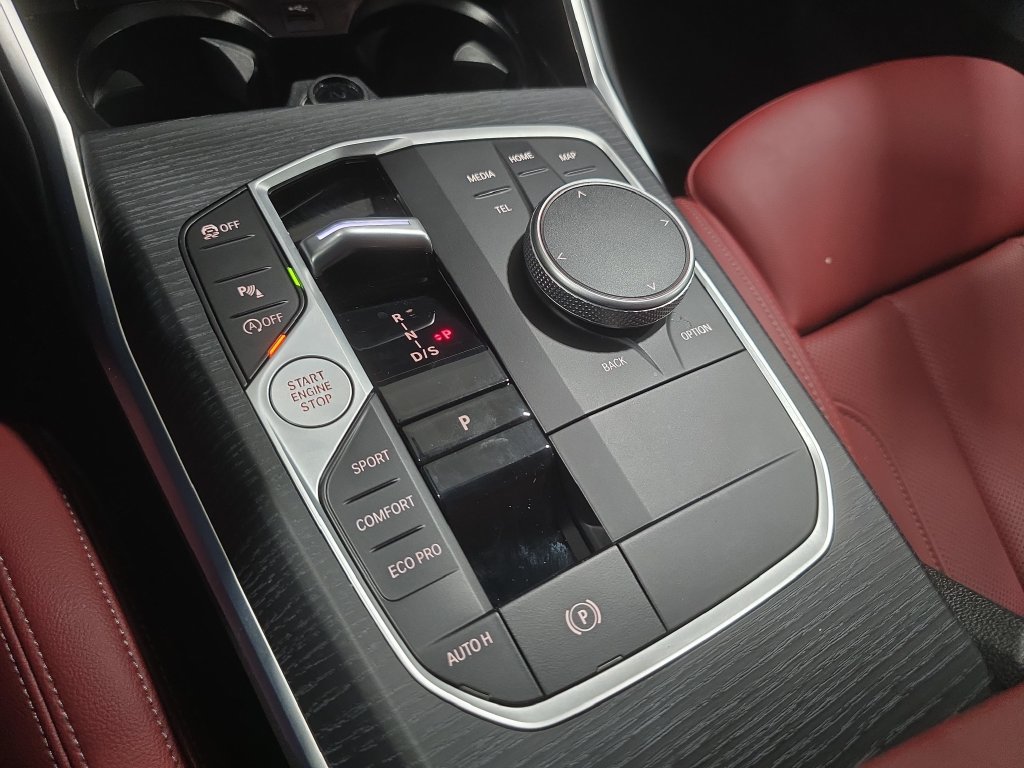 Certified 2025 BMW 330i Sedan w/ M Sport Package RWD image 15
