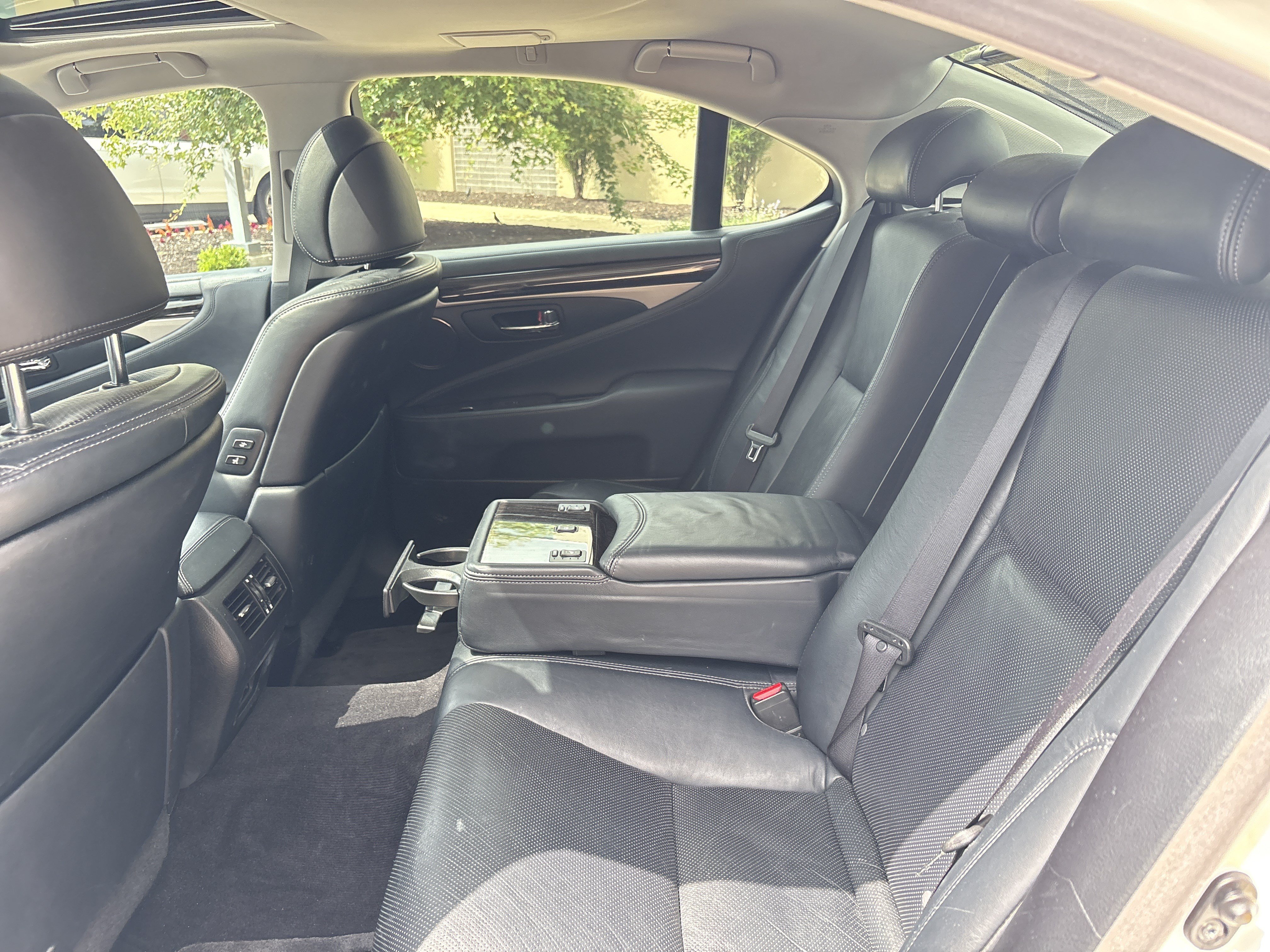 Used 2013 Lexus LS 460 AWD w/ Comfort Pkg image 31