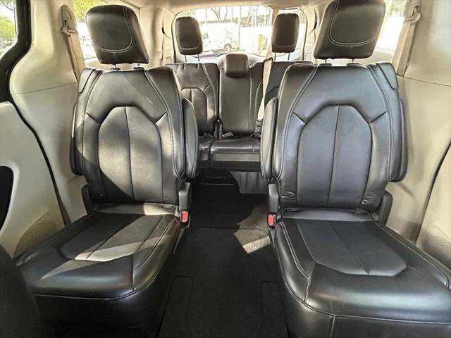 Certified 2024 Chrysler Pacifica Touring-L FWD image 13