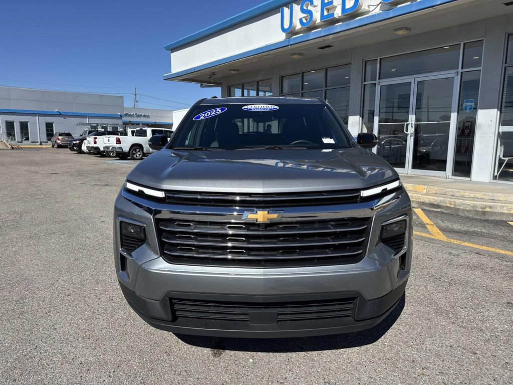 Certified 2025 Chevrolet Traverse LT image 2