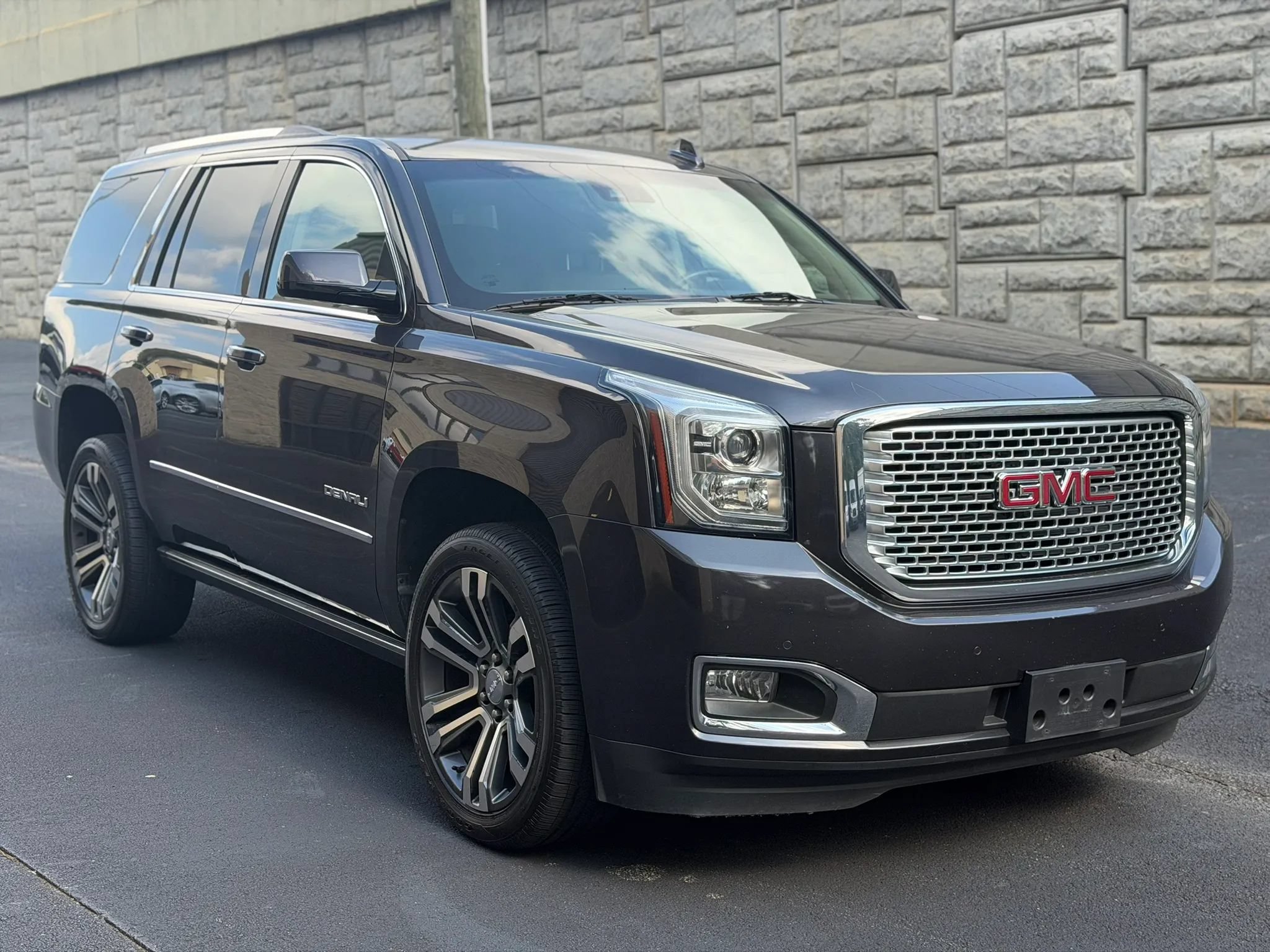 Used 2017 GMC Yukon Denali w/ Open Road Package RWD image 4
