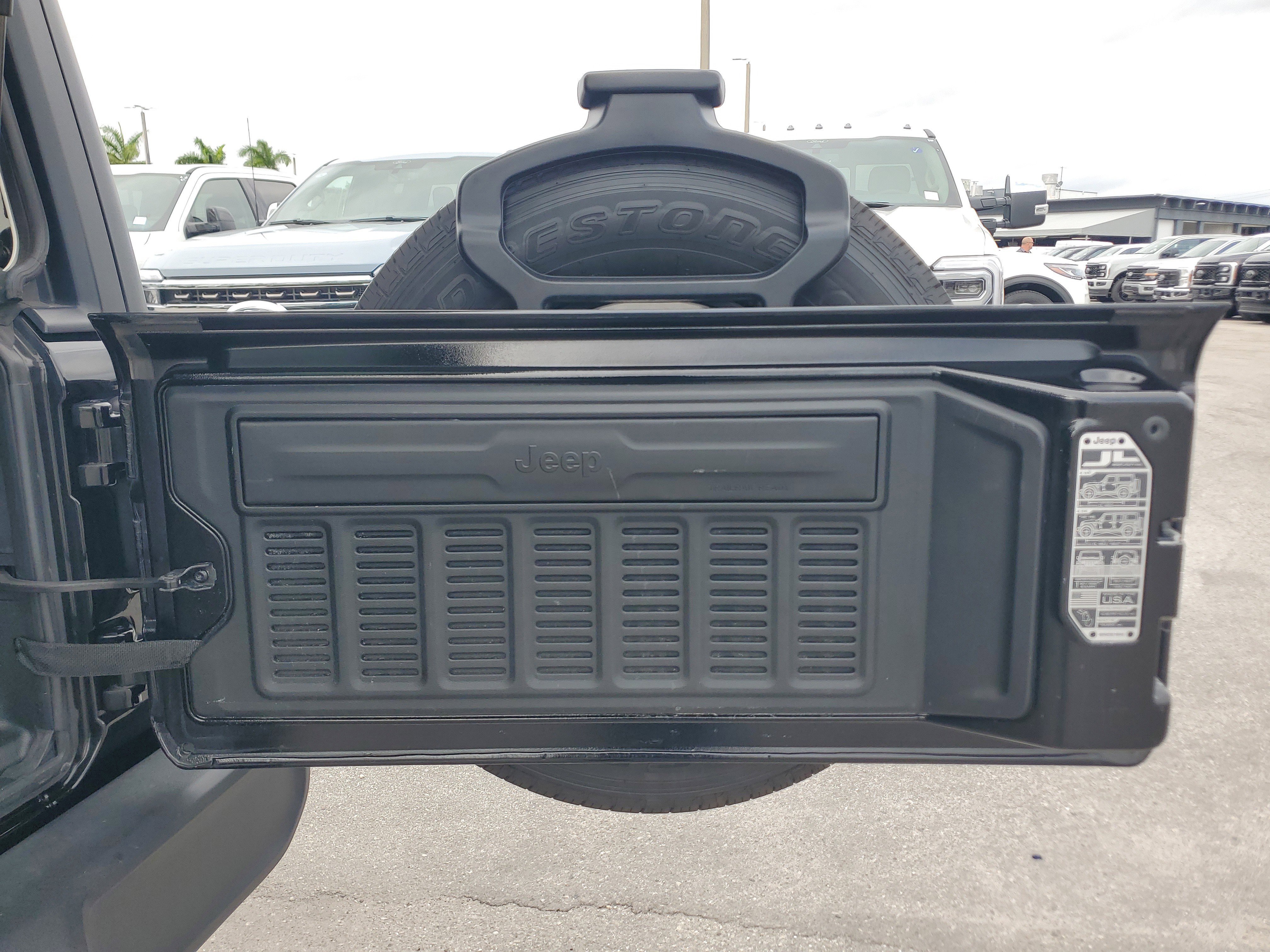 Used 2023 Jeep Wrangler Unlimited Sport image 15