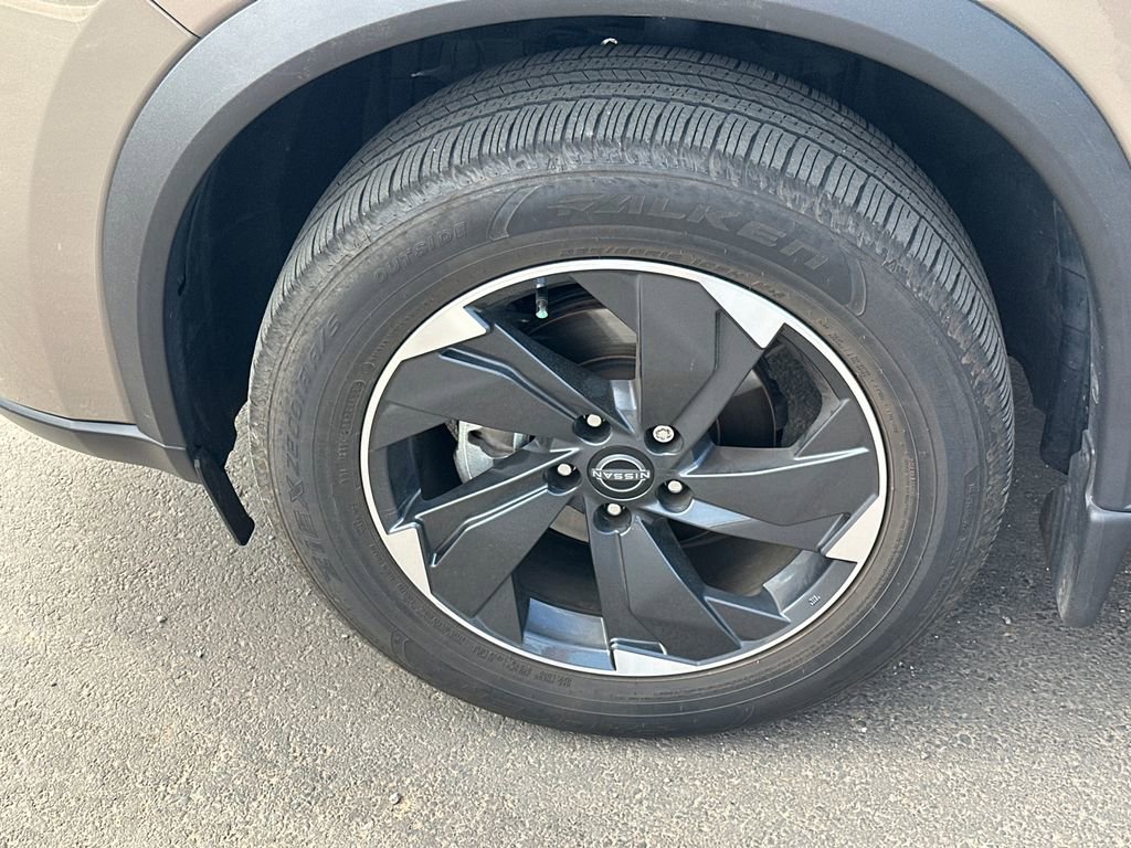 Used 2024 Nissan Rogue SV w/ SV Premium Package image 10