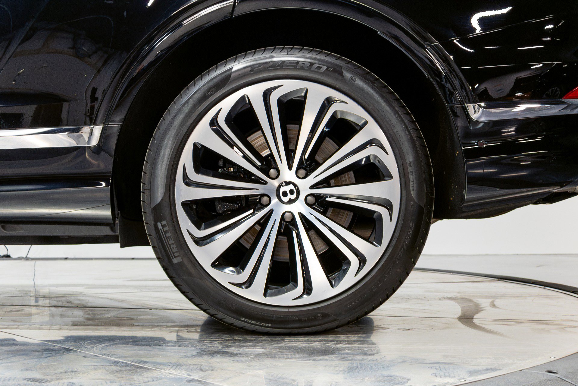 Used 2021 Bentley Bentayga w/ First Edition Specification AWD/4WD image 47