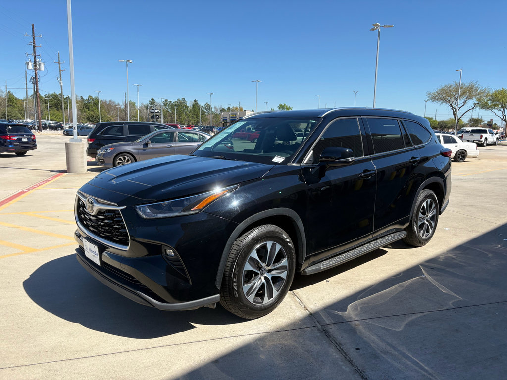 Used 2021 Toyota Highlander XLE image 4
