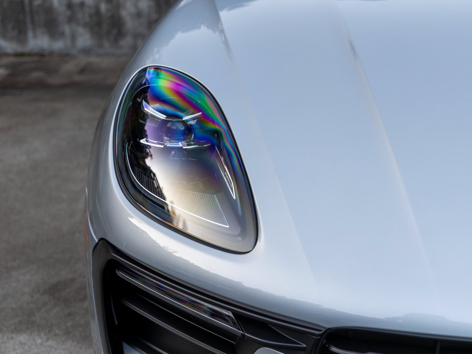 Certified 2025 Porsche Macan image 14