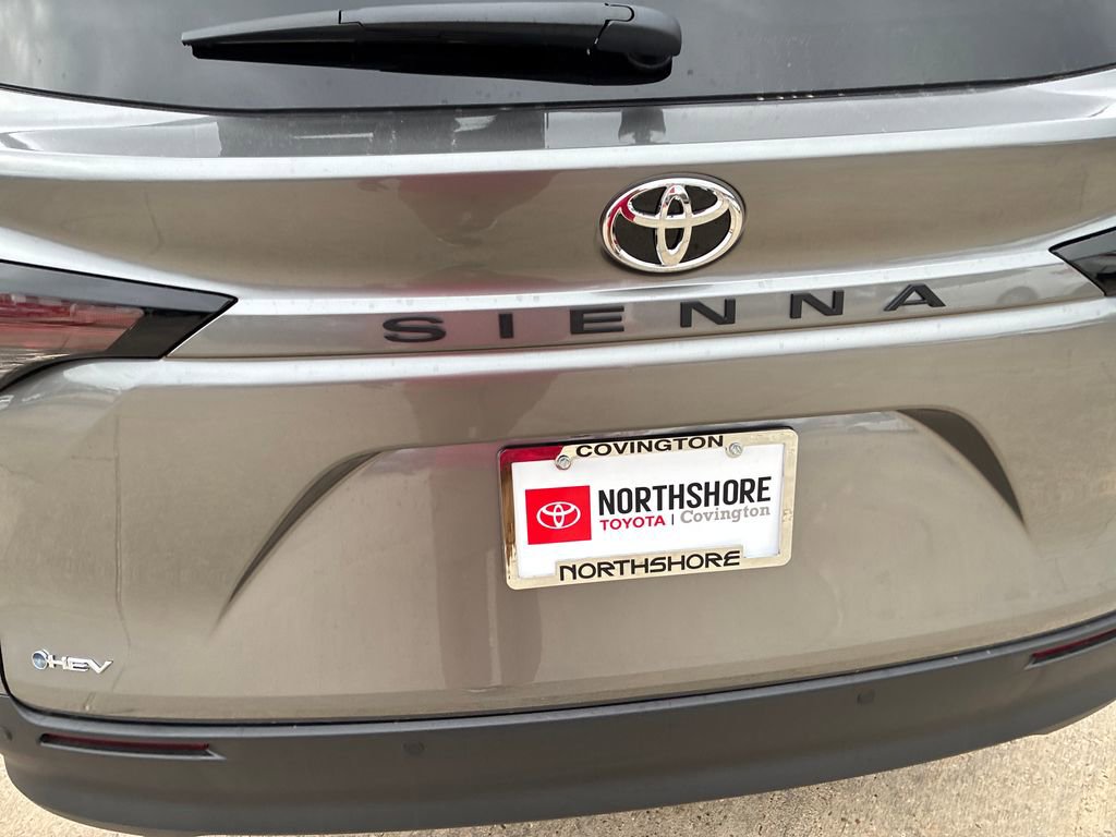 New 2026 Toyota Sienna XLE image 6