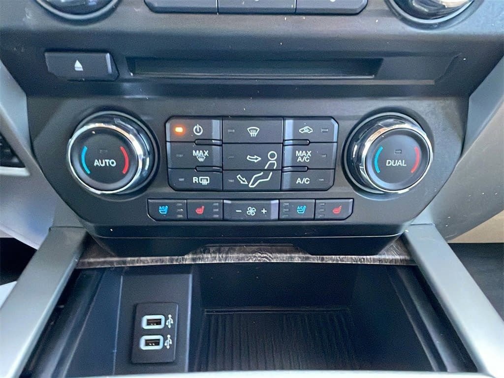 Used 2018 Ford F250 Lariat w/ Chrome Package image 26