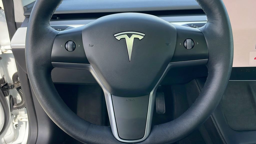 Used 2022 Tesla Model 3 Standard Range image 17