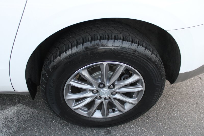 Used 2022 Buick Enclave Essence image 18