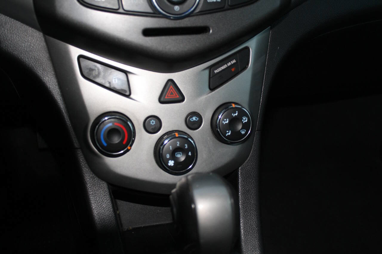 Used 2013 Chevrolet Sonic LT image 11