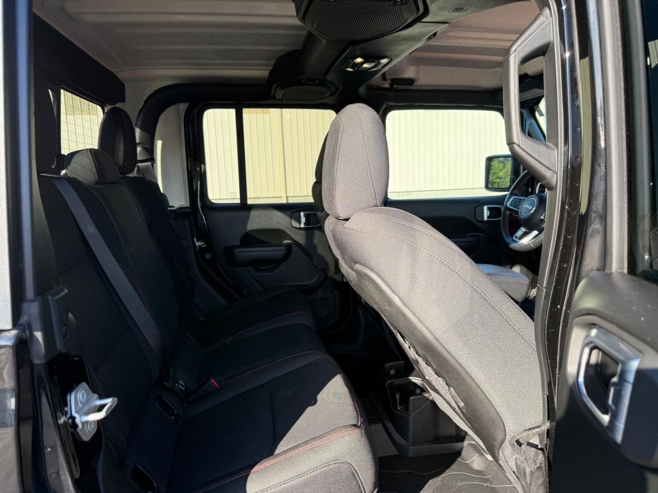 Used 2021 Jeep Gladiator Rubicon AWD/4WD image 10