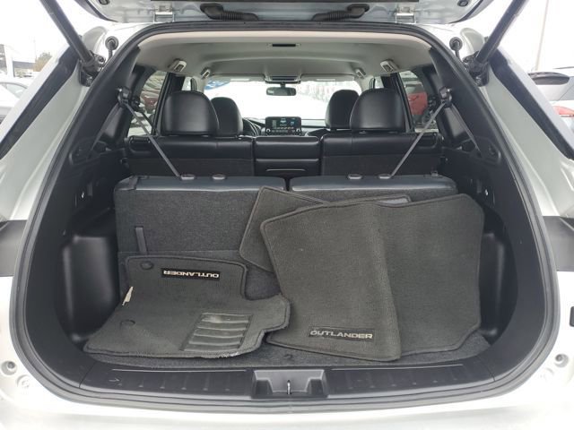 Used 2024 Mitsubishi Outlander SE image 32