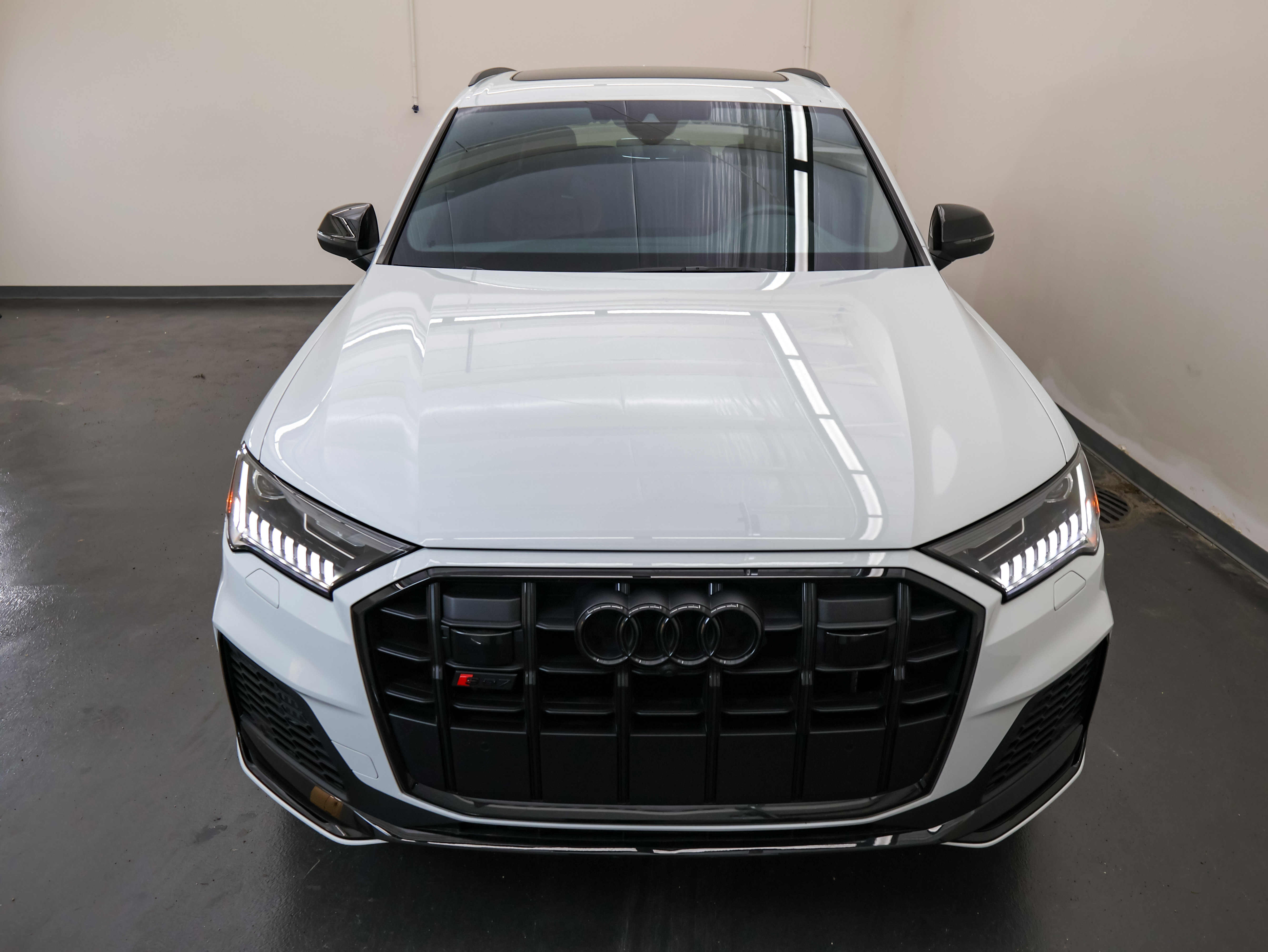 Used 2024 Audi SQ7 Premium Plus w/ Executive Package image 9