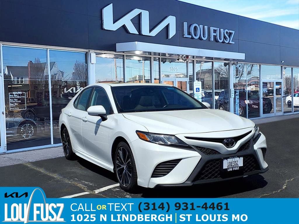 Used 2019 Toyota Camry SE w/ Convenience Package