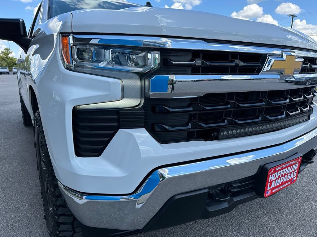 Used 2023 Chevrolet Silverado 1500 LT AWD/4WD image 14