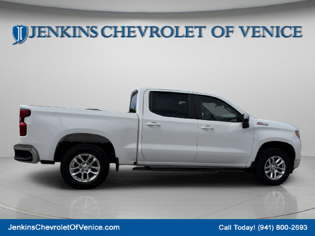 Used 2022 Chevrolet Silverado 1500 LT w/ Z71 Off-Road Package AWD/4WD image 4