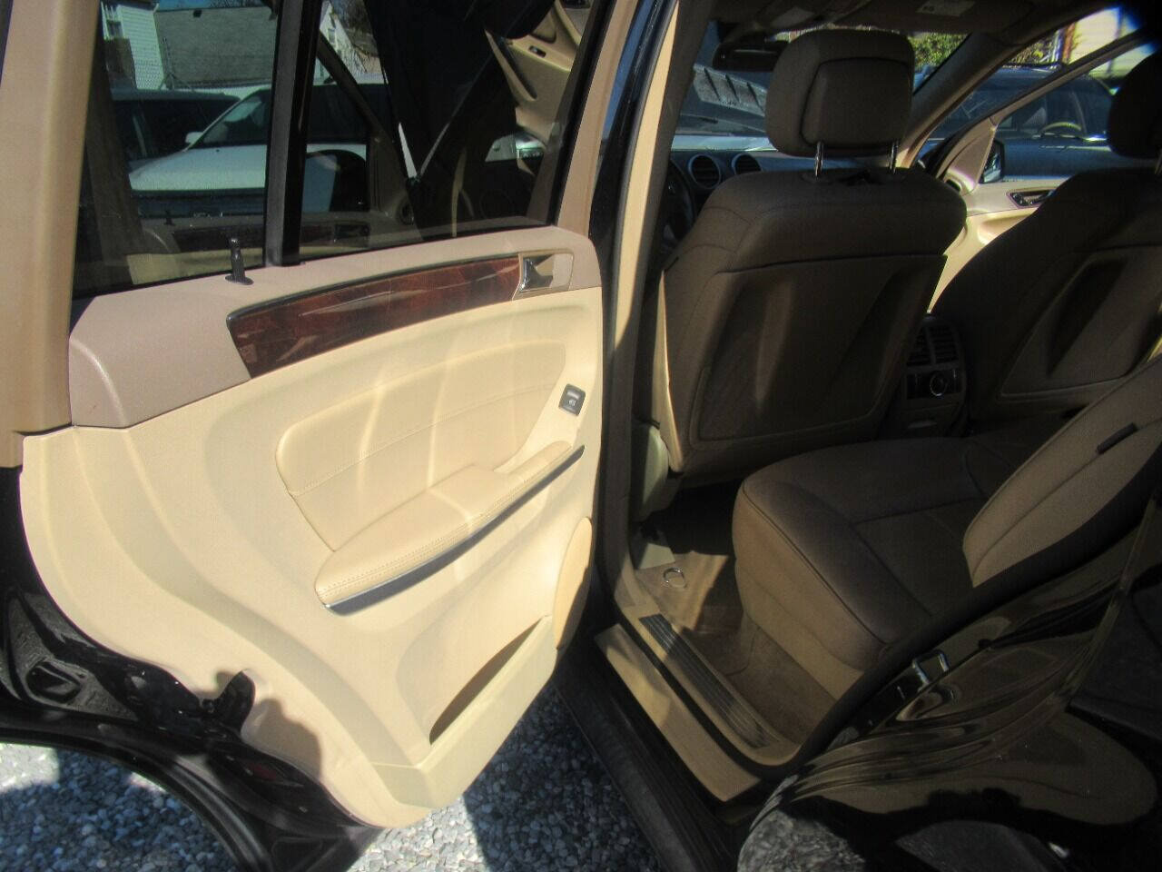 Used 2011 Mercedes-Benz GL 450 4MATIC image 25