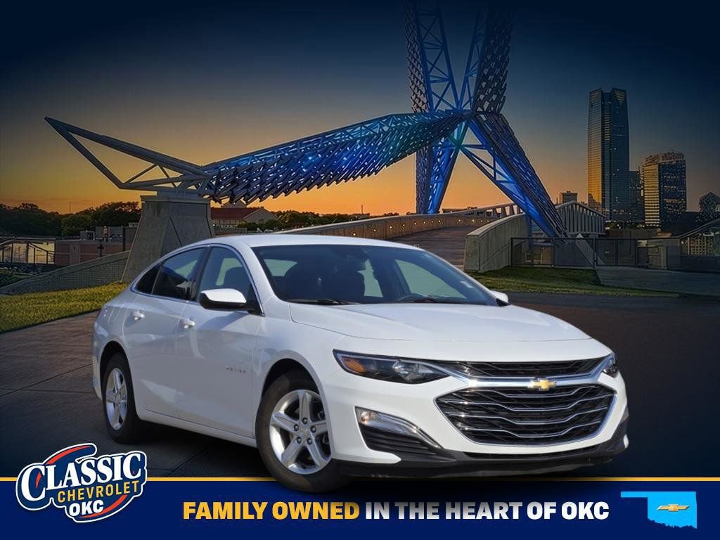 Used 2025 Chevrolet Malibu LS image 1