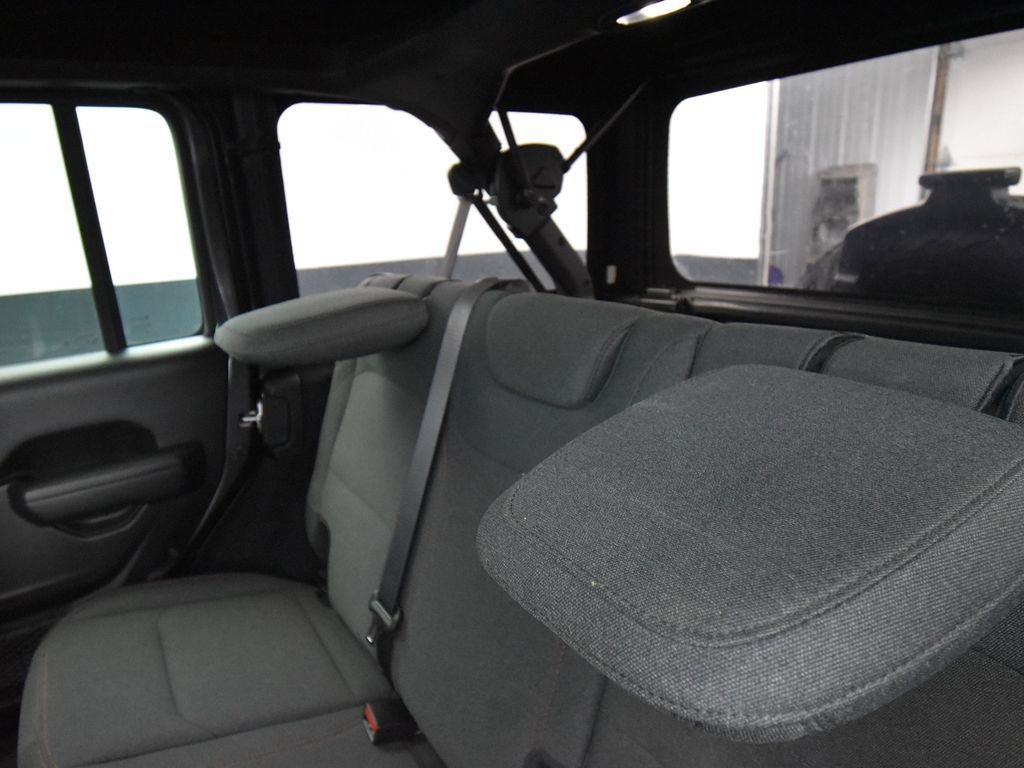 Used 2024 Jeep Wrangler Unlimited Rubicon w/ Convenience Group image 11