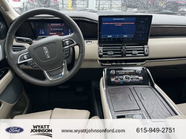 Used 2024 Lincoln Navigator Reserve image 15