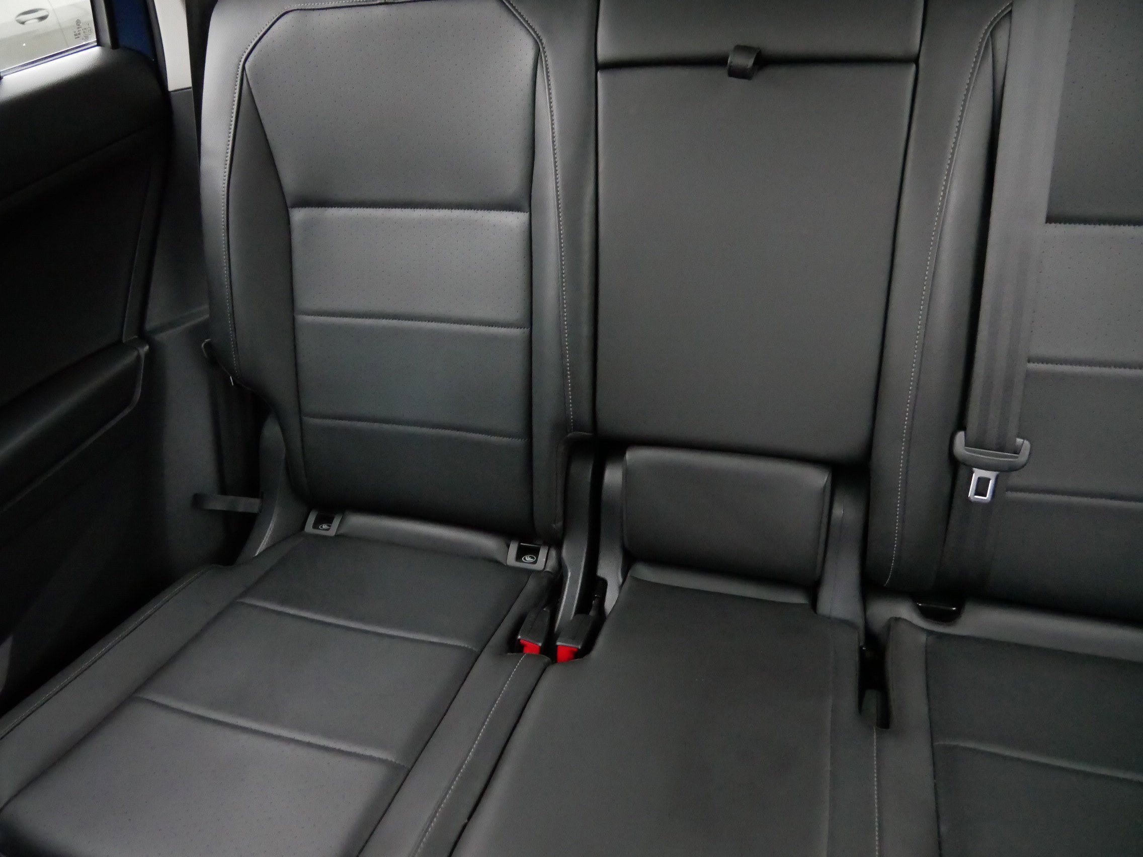 Certified 2020 Volkswagen Tiguan SE w/ Panoramic Sunroof Package image 12