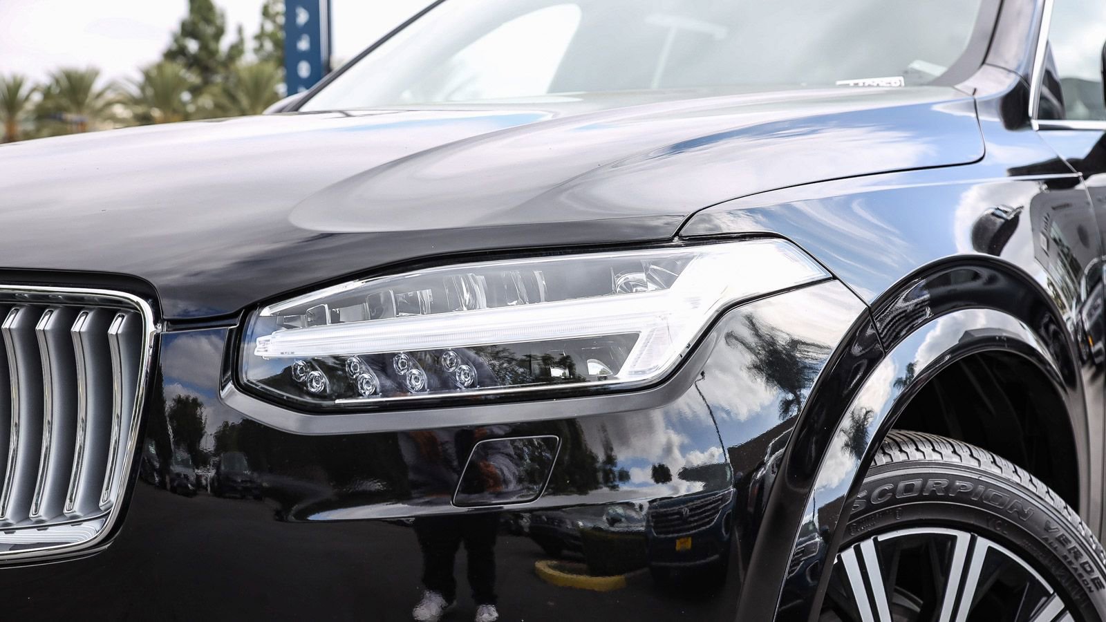 Used 2025 Volvo XC90 B6 Plus image 2