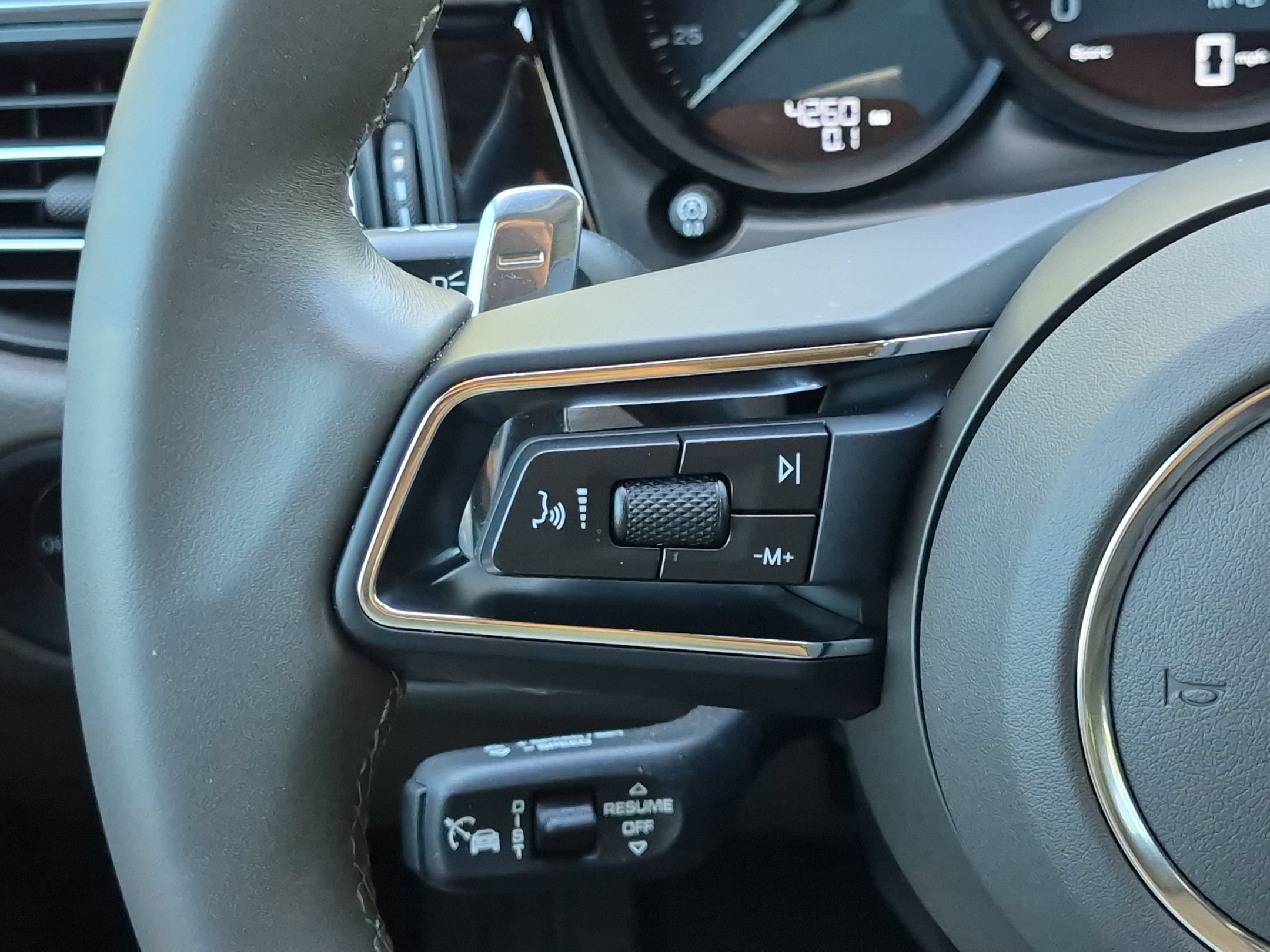 Certified 2026 Porsche Macan AWD/4WD image 8